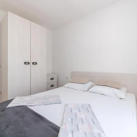 Luxury Maglica * Μακάρσκα